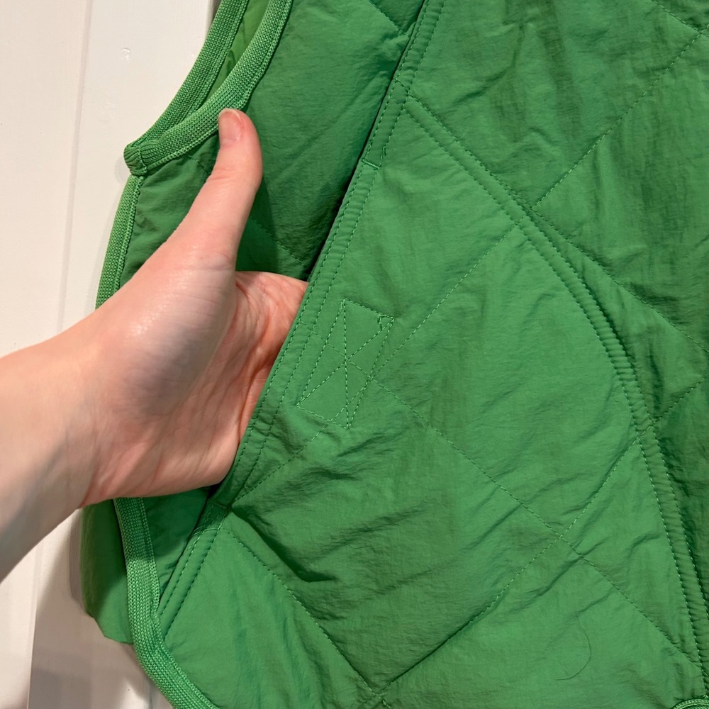 FP Movement‎ Quinn Puffer Vest Green Quilted Scalloped Hem XS Workout Athleisure - Picture 5 of 10